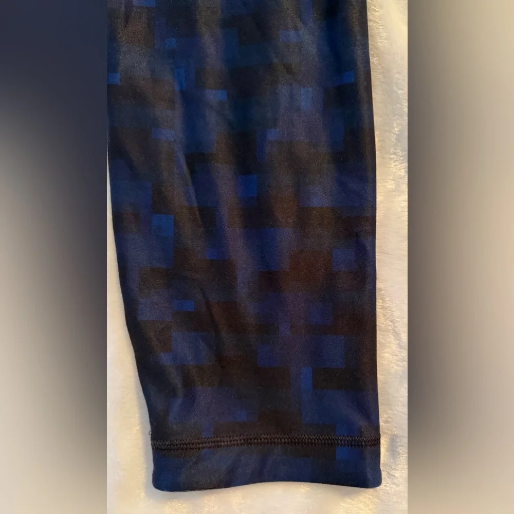 NWT Wear with Heart x Peloton Women's Navy and Light Blue Capri Leggings - Picture 7 of 9